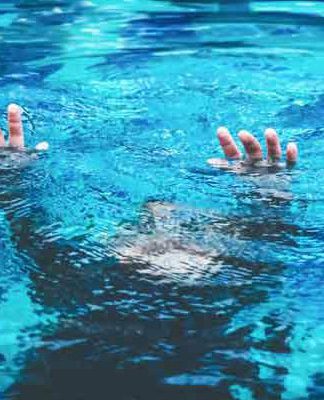 Pembacaan Orang Pendek Umur – Kasus Anak yang Tenggelam di Kolam Renang